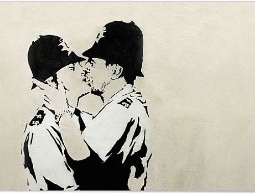 Póster Banksy Policías Besándose 70 x 50 cm - Impreso en Papel 25O grs